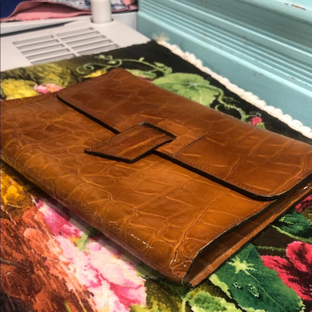 Vintage Brown Crocodile Embossed Clutch - Picture 3 of 10